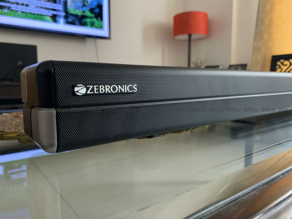 La barra de sonido tiene el logotipo de Zebronics a la izquierda.