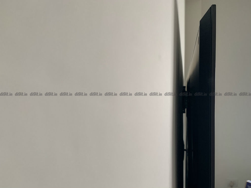 El LG GX se asienta al ras de la pared.