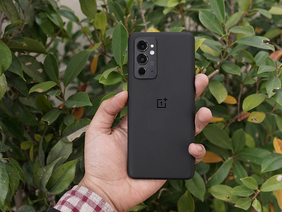 Xiaomi 11T Pro frente a OnePlus 9RT