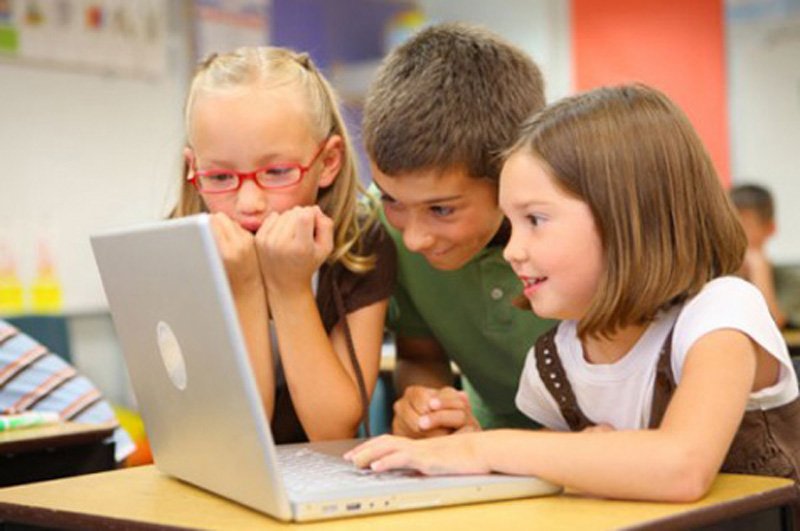 Kids screen time laptops usage