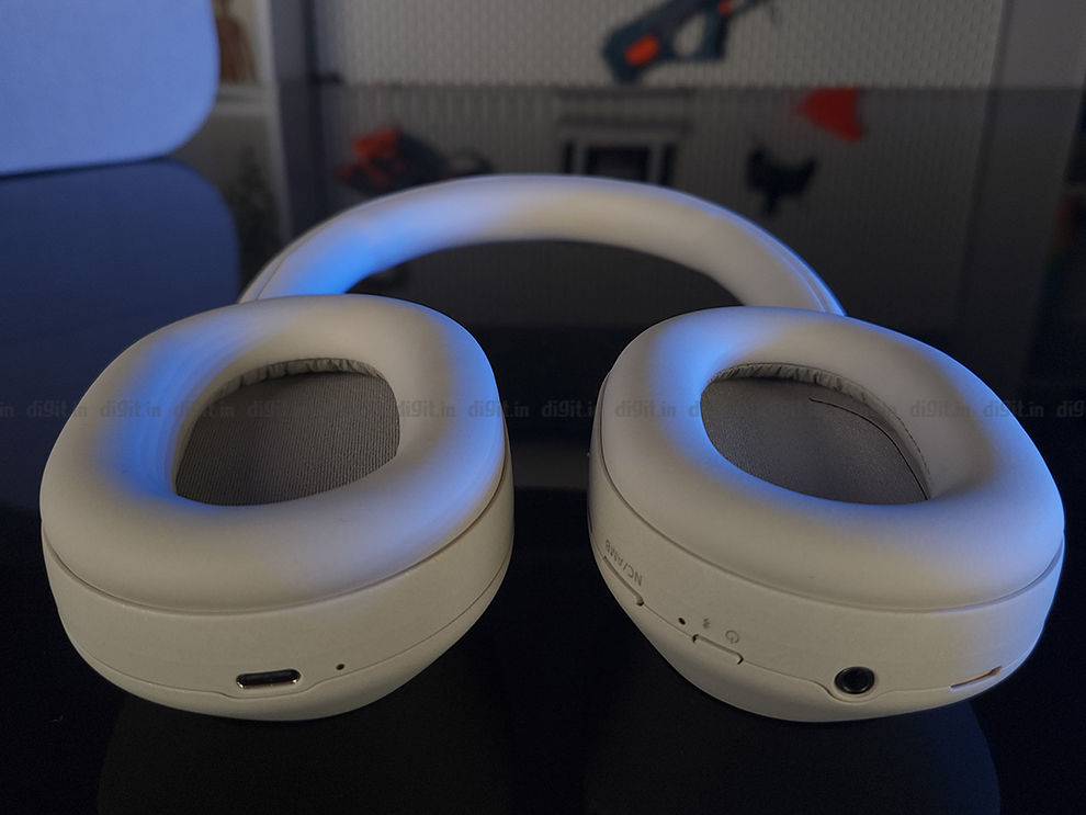 Sony WH-1000XM5 Review: Build and design