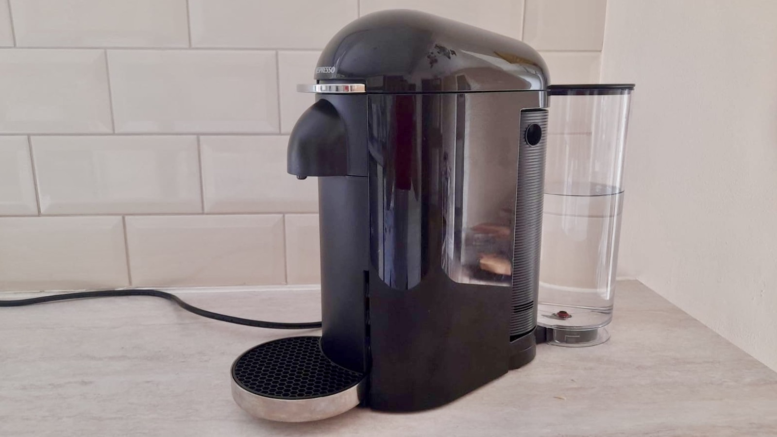   Nespresso Vertuo Plus - La máquina de cápsulas más fácil de usar