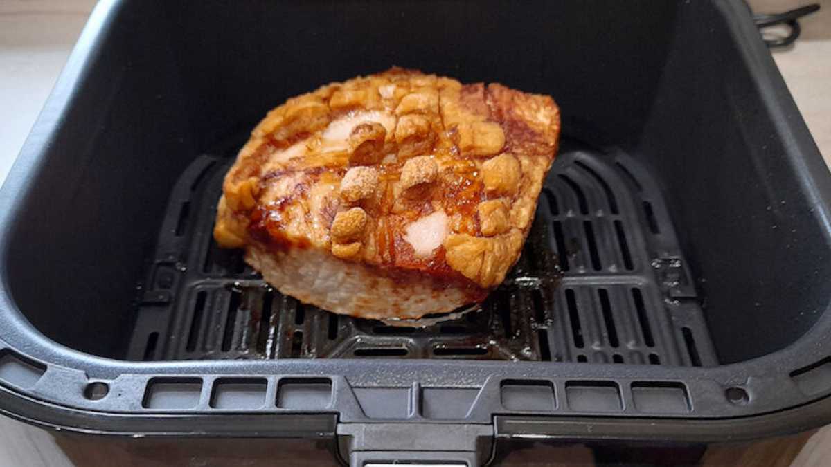 Cerdo cocinado en una freidora