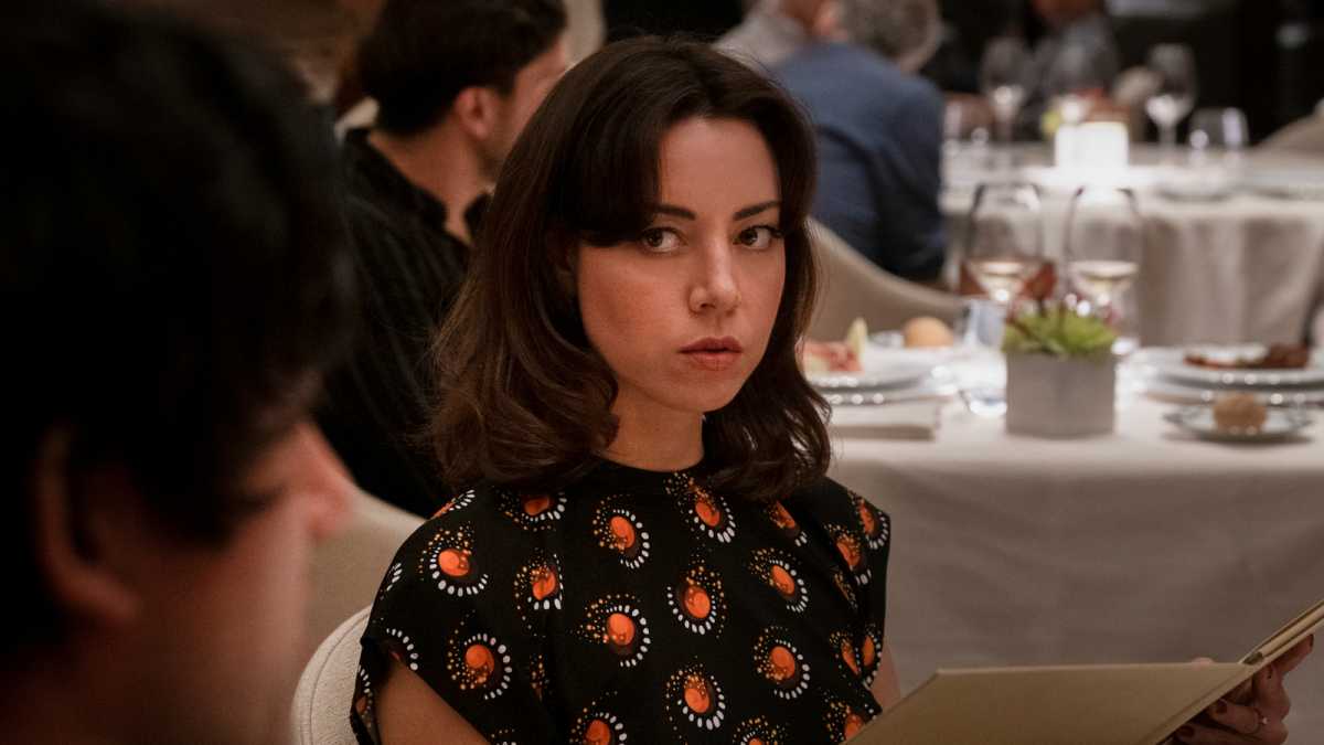 Aubrey Plaza en El loto blanco