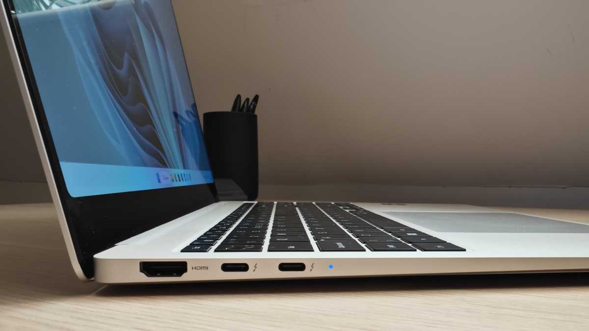 Samsung Galaxy Book 3 Pro 16in - ports