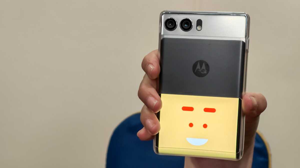 Pantalla trasera del concepto de teléfono enrollable Motorola 'Rizr'