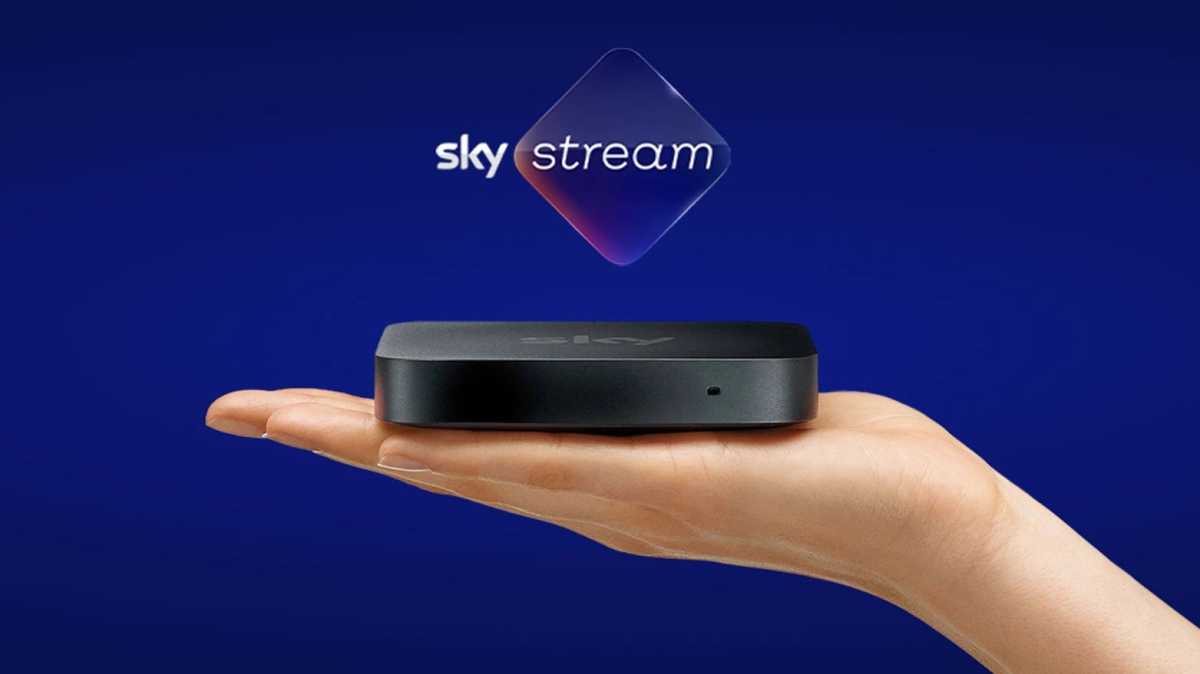 Caja Sky Stream en mano