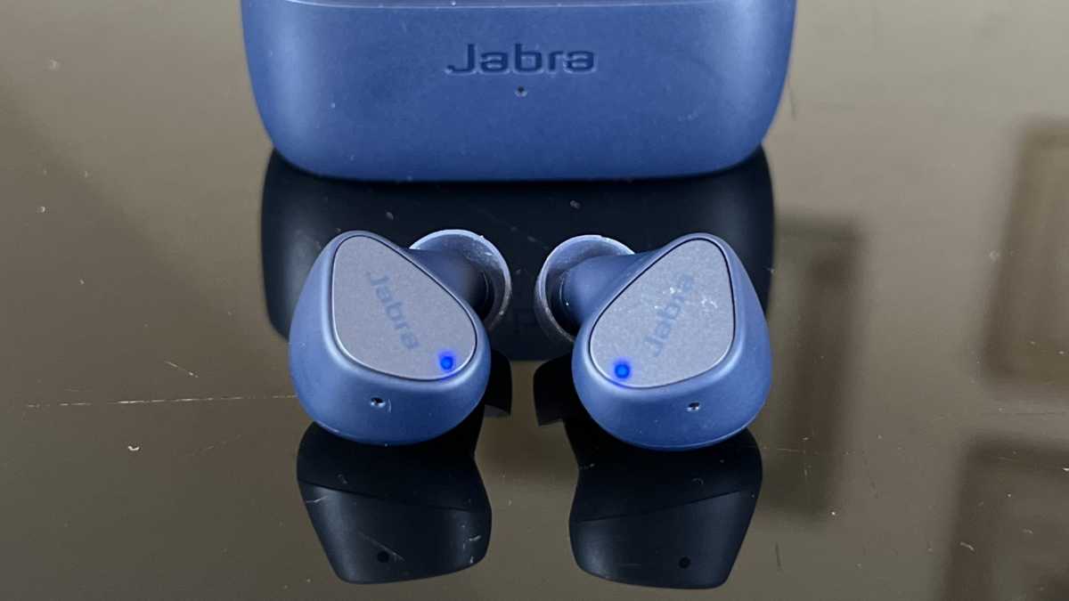 Jabra Elite 4: luces LED en los botones