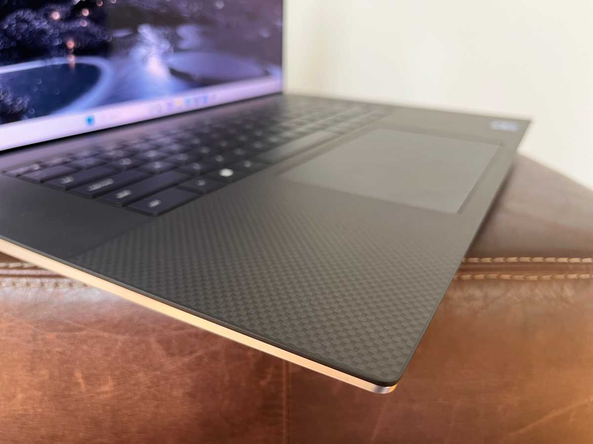 Dell XPS 17 carbon fiber