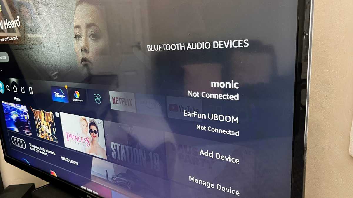 Revisión de Amazon Alexa Voice Remote Pro - botón de auriculares