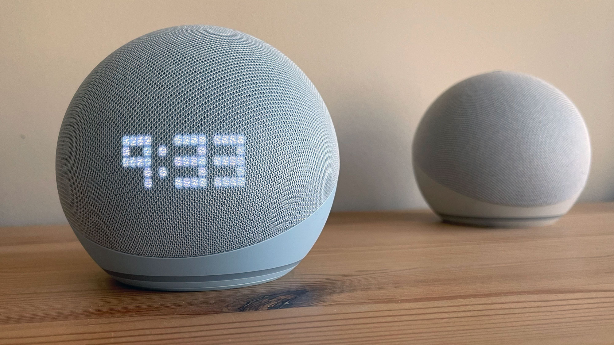 Amazon Echo Dot (5.ª generación) con reloj