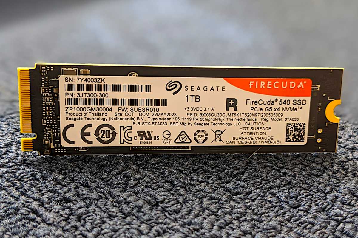 Seagate FireCuda 540 atrás