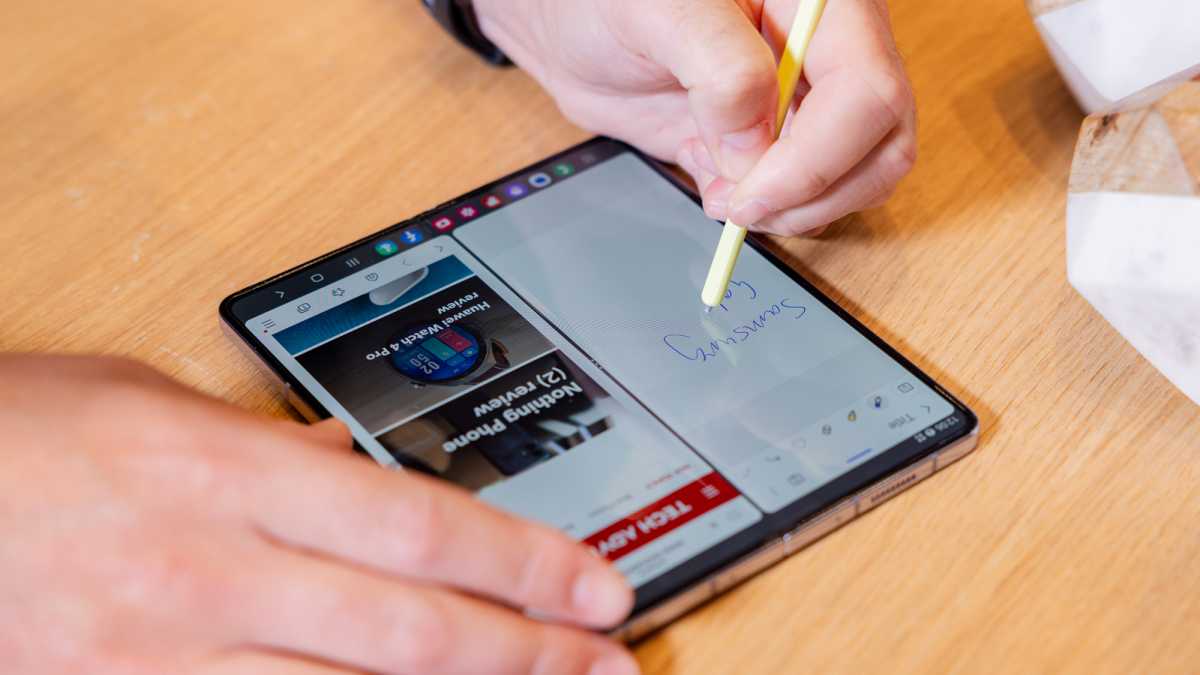 Galaxy Fold 5_using the pen