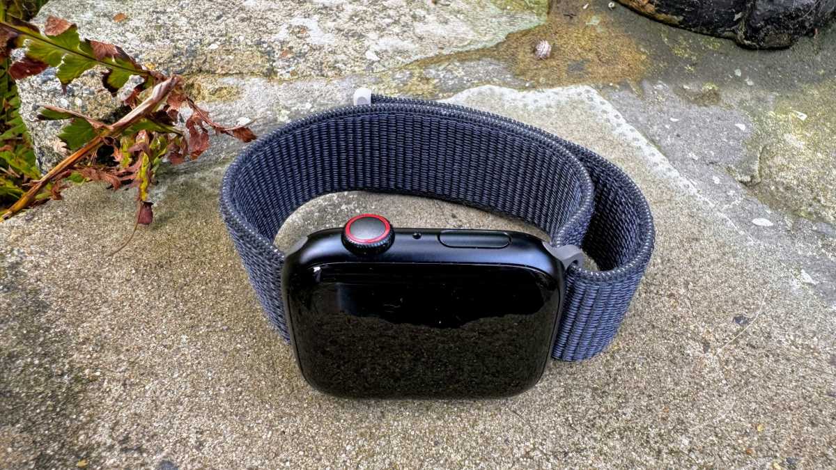 Apple Watch Series 9 review - buttons