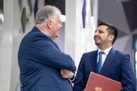 Picture of Saqib Bhatti meeting CSA Catapult CEO Martin McHugh