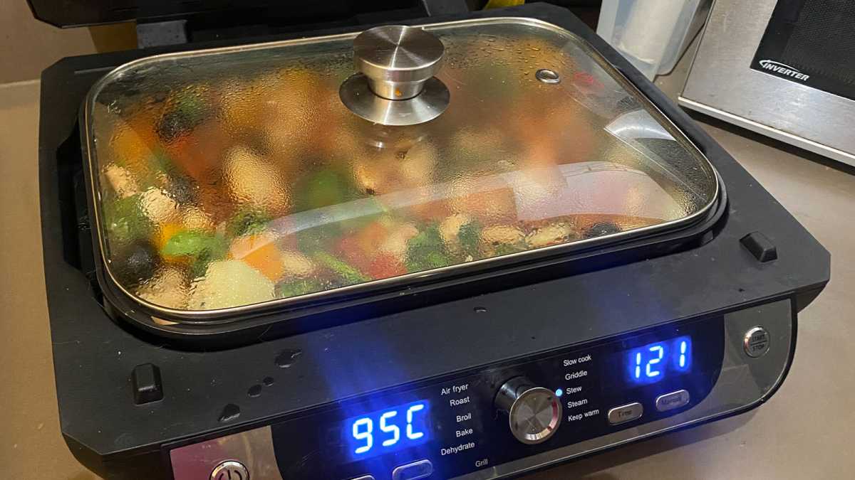 Guiso cocinado bajo la tapa de cristal del ProCook