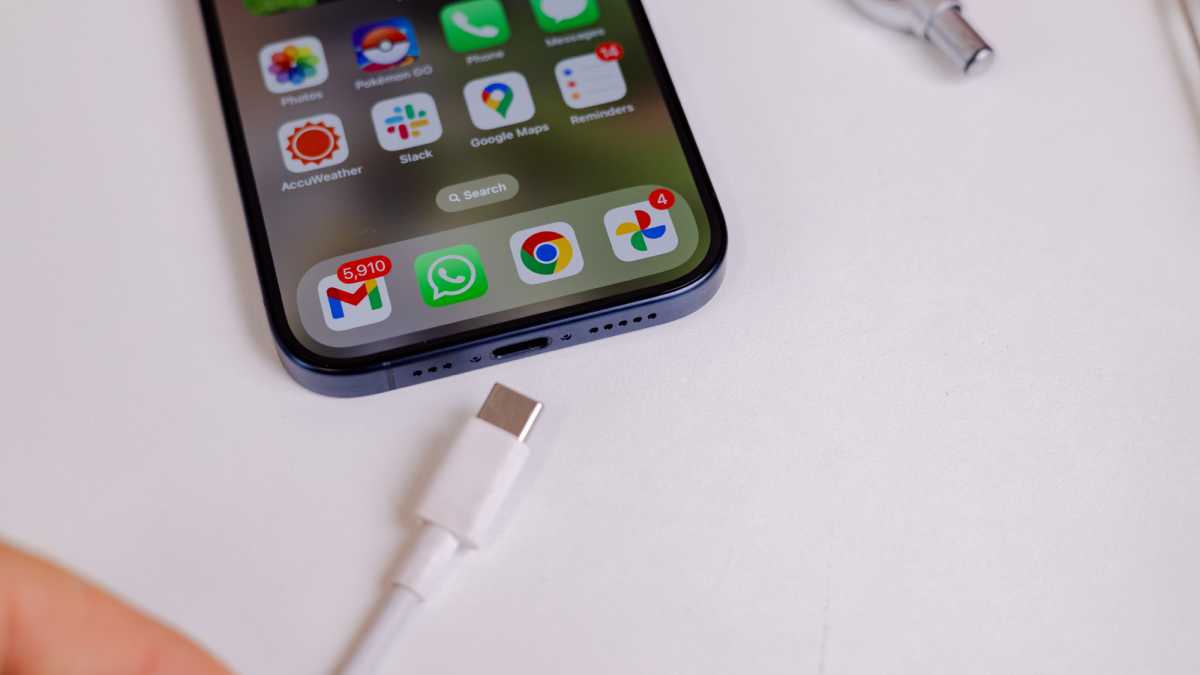 Puerto USB C del Apple iPhone 15 Pro