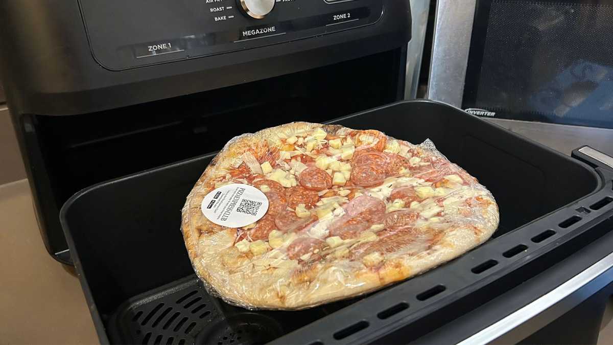 Una pizza de 10 pulgadas que no cabe en una freidora