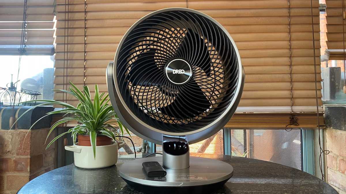 Ventilador Dreo sobre una mesa