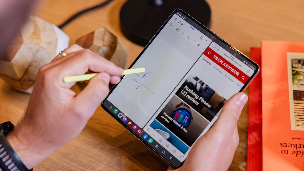 Galaxy Fold 5_usando el lápiz