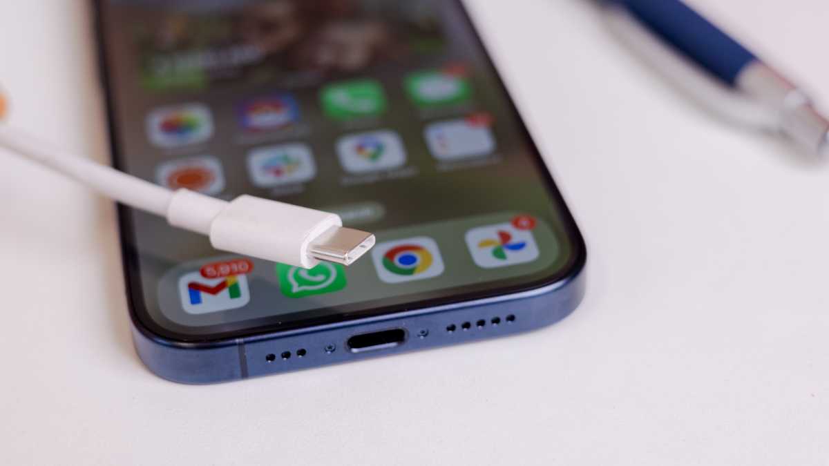 Puerto USB C del Apple iPhone 15 Pro