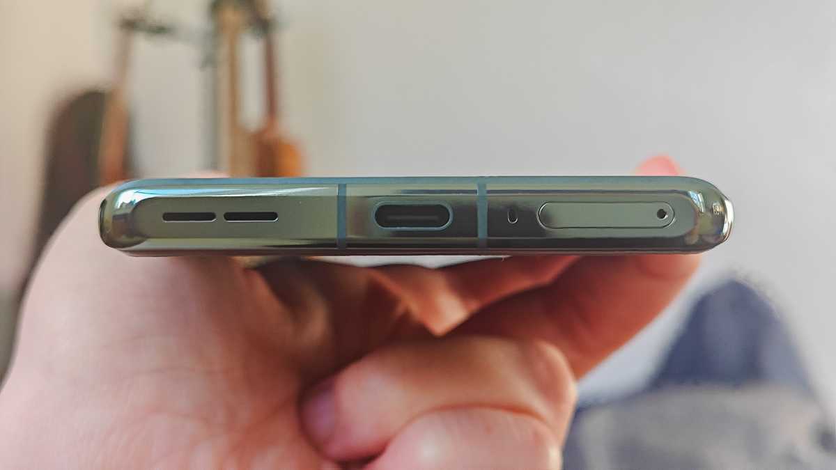 Puerto USB-C del OnePlus 12