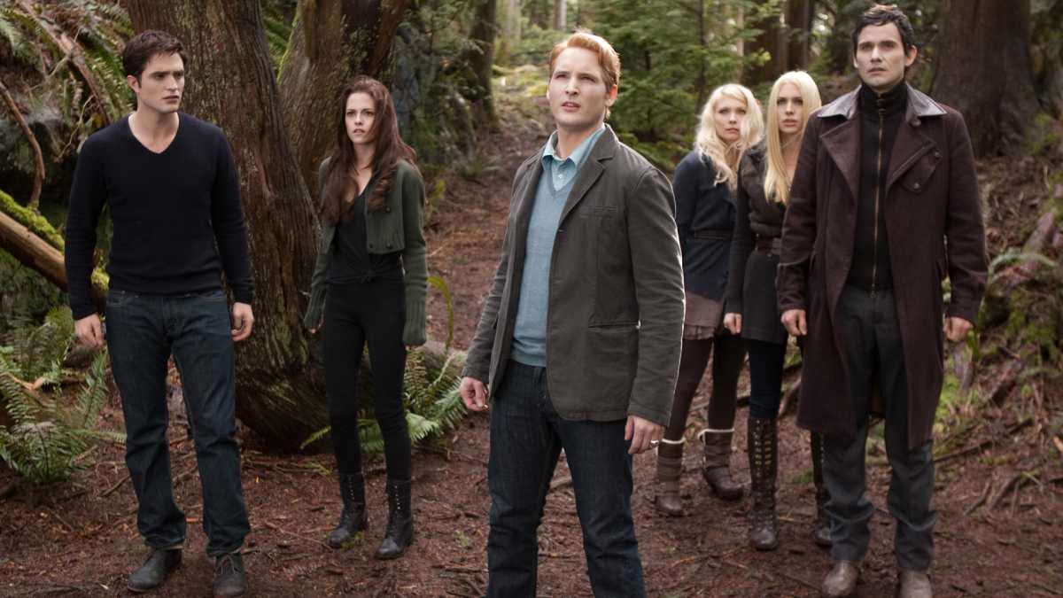 Los Cullen, Bella, Tanya, Kate y Eleazar en Amanecer Parte 2