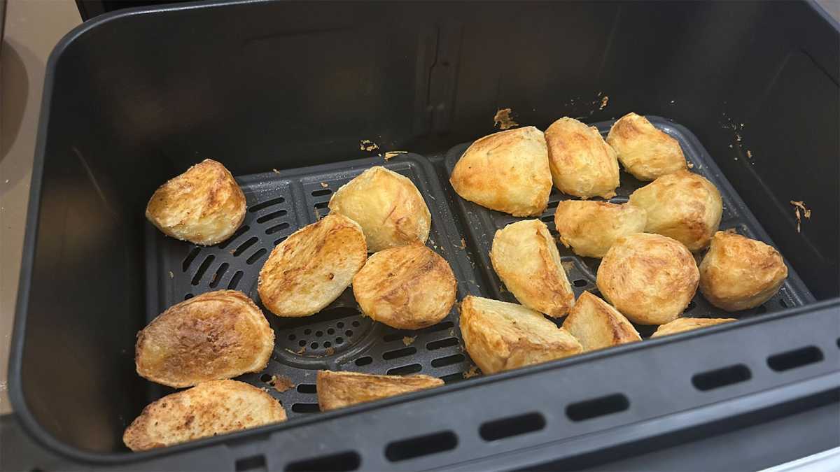 Patatas asadas cocinadas uniformemente en el FlexDrawer, sin agitar 