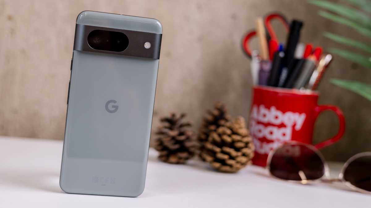 Disparo del héroe trasero del Google Pixel 8