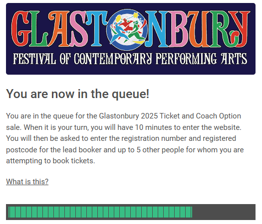 Cola de entradas para Glastonbury 2025