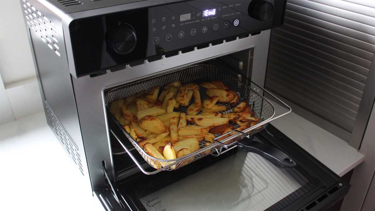 Patatas fritas en una cesta de freidora en VonHaus