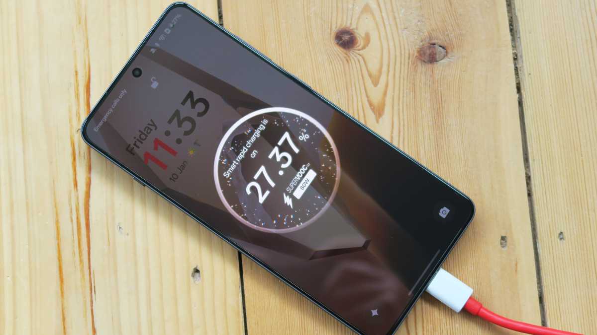 Carga de revisión de OnePlus 13R