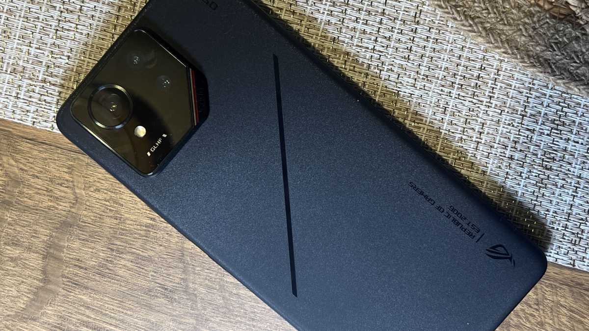 La parte trasera de la edición ASUS Rog Phone 9 Pro.