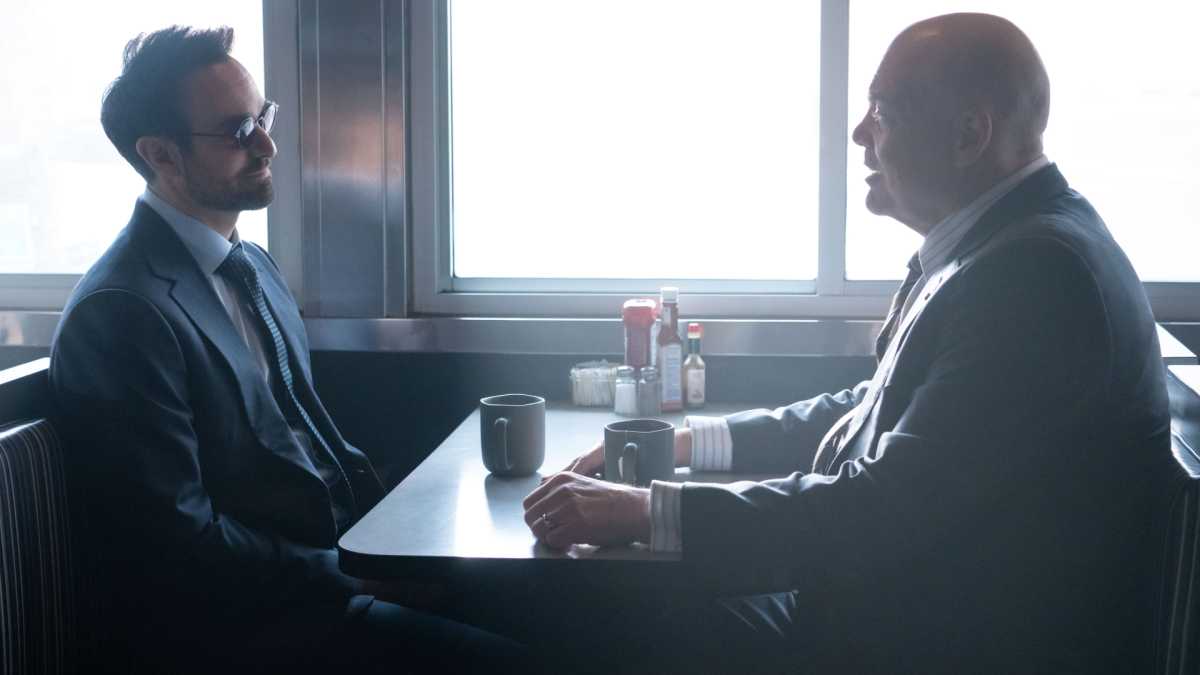 (Lr) Daredevil/Matt Murdock (Charlie Cox) y Kingpin/Wilson Fisk (Vincent d'Onofrio) en el Daredevil de Marvel Television: nacido de nuevo, exclusivamente en Disney+. Foto de Giovanni Rufino. © 2024 Marvel.